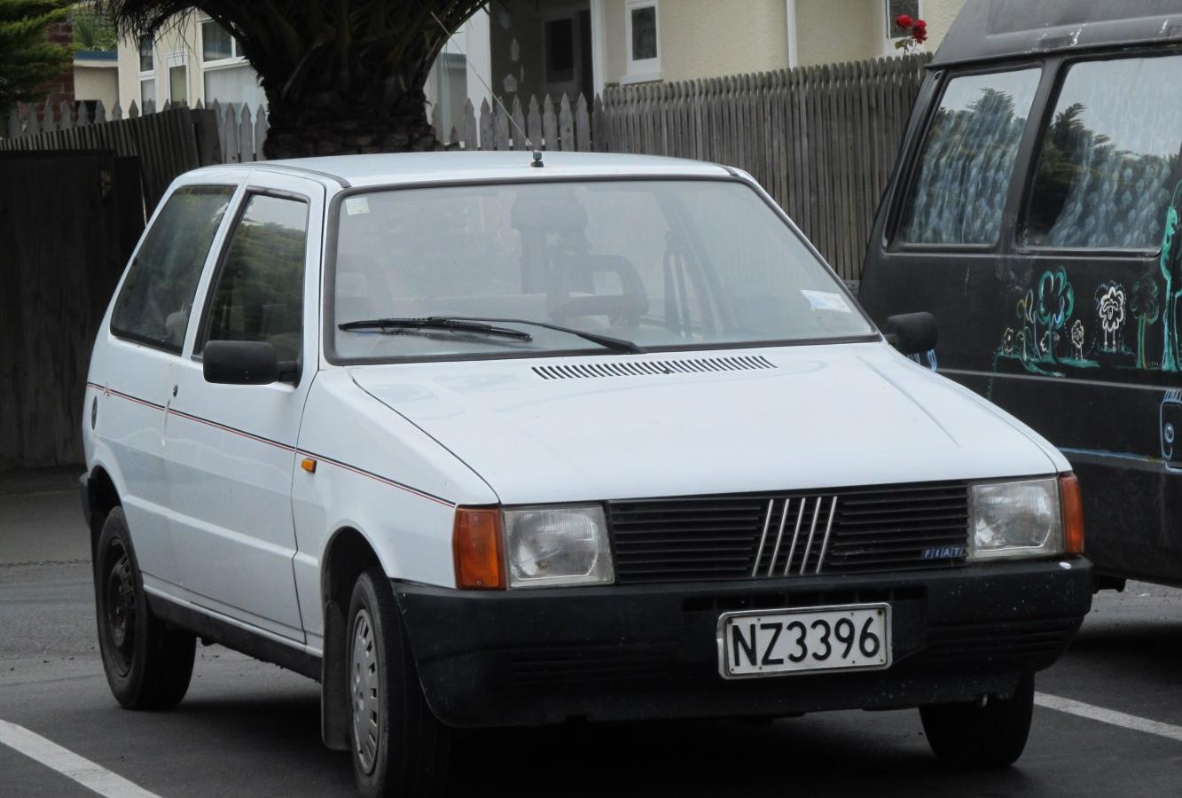 Fiat UNO (146A)