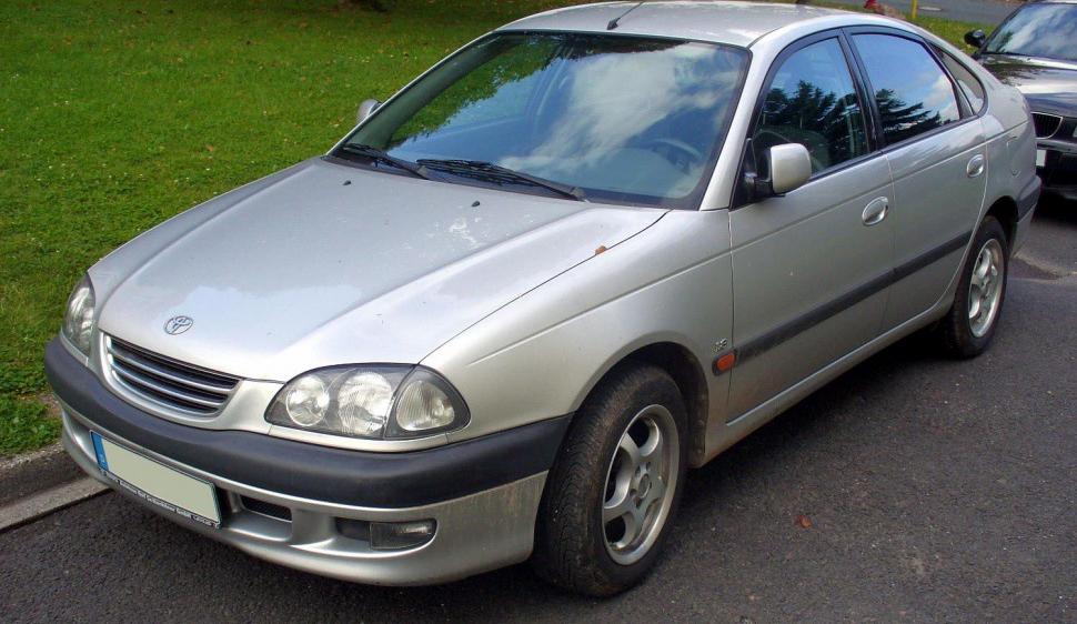 Toyota Avensis Hatch (T22)