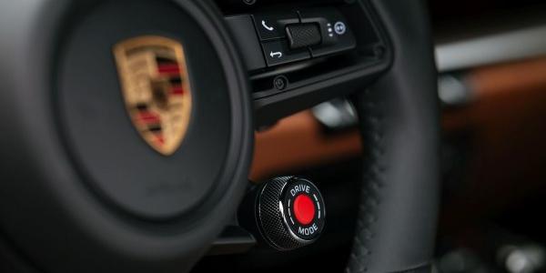 911